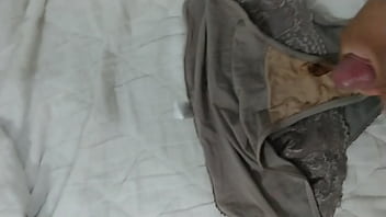 Preview 4 of Papua Xxx San - Me vengo en los pantys manchados de mi novia
