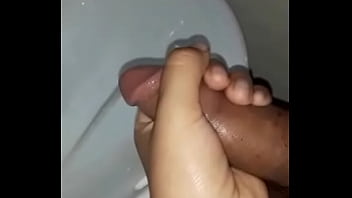 Preview 3 of Black Mene Xxx Video - Lo masturbo hasta hacerlo orinar part 2
