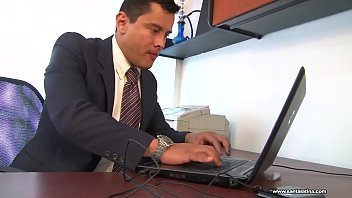 Preview 1 of Hot Milf Hourny - Secretaria complaciente con su jefe caliente en la oficina