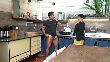 Preview 2 of Indian Desi Saas And Damad - Cunhado folgado veio procurar minha irm&atilde_. Falei pra ele ficar a vontade,  mas como &eacute_ folgado ficou pelado. N&atilde_o resisti e cai de boca. - Free