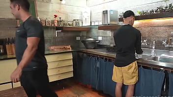 Preview 1 of Indian Desi Saas And Damad - Cunhado folgado veio procurar minha irm&atilde_. Falei pra ele ficar a vontade,  mas como &eacute_ folgado ficou pelado. N&atilde_o resisti e cai de boca. - Free