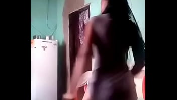 Preview 3 of Iindn Sax - Mulata rebolando de saia,  mostrando a calcinha!