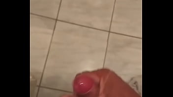 Preview 3 of Fghvrubkz - Hetero favelado Gozou Tanto que o Celular ficou todo Melado