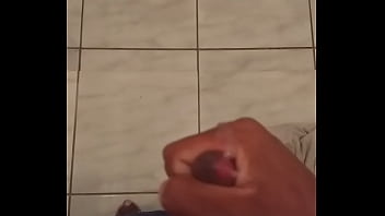 Preview 1 of Fghvrubkz - Hetero favelado Gozou Tanto que o Celular ficou todo Melado