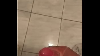 Preview 4 of Fghvrubkz - Hetero favelado Gozou Tanto que o Celular ficou todo Melado