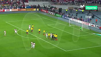 Preview 1 of Beegdatcom - Paolo Guerrero se la mete al arquero sin querer.