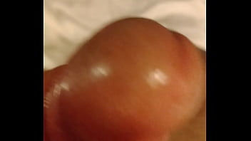 Preview 1 of Tadi Tube - Tocando uma punheta no hotel at&eacute_ gozar 1