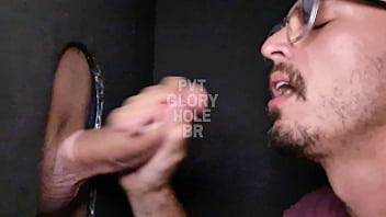 Preview 1 of Falpin Girls - H&eacute_tero tatuado dotado,  grosso e uncut veio gozar no GloryHole e acabou experimentando meu pau... Nos enchemos de porra!!! (COMPLETO NO RED)