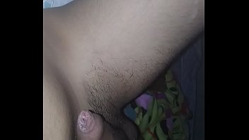 Preview 2 of Hinde Xnxx Bhai Bahen Ki - Jugando con mi verga y cepillo en ano