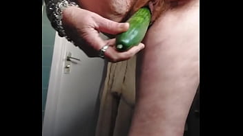 Preview 2 of Jostle Com - Oma neukt kut met komkommer