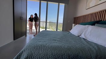 Preview 1 of Xxx Videos To Palay - Dos chicas aficionadas al sexo se graban en su cuarto de hotel