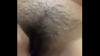 Preview 1 of Really Mature Mom - Amiga me env&iacute_a video masturbandose