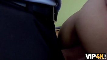 Preview 4 of Miya Khlifa Saxye Vedio - VIP4K. Bel agent s&eacute_duit une jolie cliente pour du sexe dans son bureau