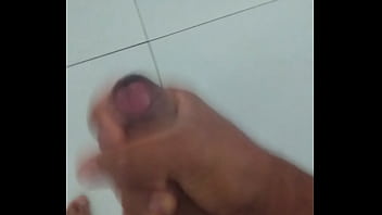 Preview 1 of Borotti Sis - Boy batendo punheta em casa