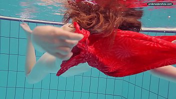 Preview 4 of Gadwali X - Libuse goes underwater in the pool