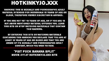 Preview 1 of Mom And Son Fukc Hotel - Fist fuck banana split Hotkinkyjo
