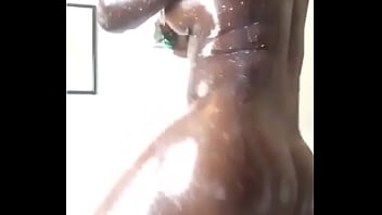 Preview 3 of Dress Mp4 - Banho de leite na preta