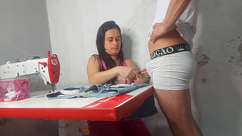 Preview 2 of Shelmemly Boog Pron Video - Costureira observando ere&ccedil_&atilde_o do cliente!