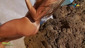 Preview 2 of Public Invasion Daria Sweet - Panicat July e Nicole na praia de nudismo peladas