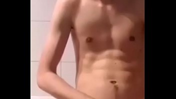 Preview 1 of Sex Big Penise - Joven con gran verga en el ba&ntilde_o