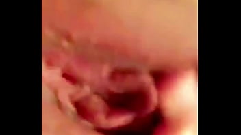Preview 2 of Fucking While Walking - Beurette qui ce doigte