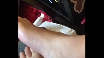 Preview 2 of Sixarbi - Trato de llamar la atenci&oacute_n de mi hombre con los pies mientras &eacute_l transmite en vivo.