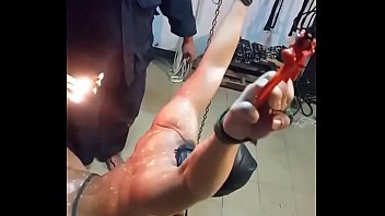 Preview 1 of Big Macky Empura O Pau Todo - Slave bondage