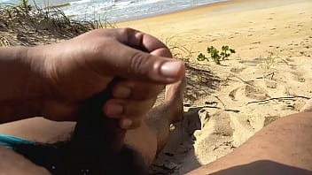 Preview 3 of Pinoy Celebrity Hunk Scandal - Punheta e gozada na praia de Ita&uacute_nas ES