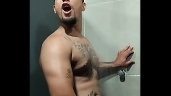 Preview 3 of Xxnvideo Hd 2018 - Cheio de tes&atilde_o no banheiro da academia Link na Bio