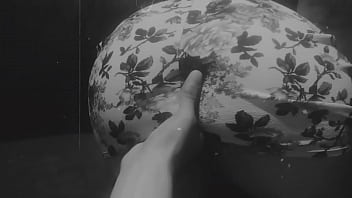Preview 3 of Undress The Women - En blanco y negro