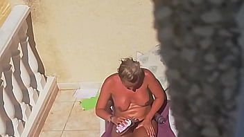 Preview 2 of Jungle Attack - Mi vecina con las tetas al aire