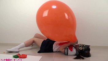 Preview 3 of Wwwdesimom Son - Balloon popping