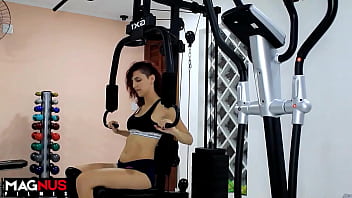 Preview 2 of Pakistani Vidios - Casal fazendo sexo na academia quase foram pegos