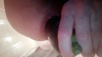Preview 1 of Sister And Mom Teach Brother - Meine Arschfotze ist Vegetarier.