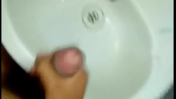 Preview 4 of Sanny Liyoni Faking Ass - Pajeada en el ba&ntilde_o