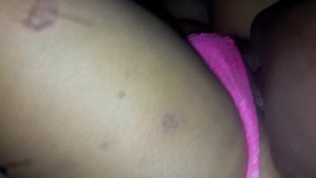 Preview 3 of Selena Strapon Ferro Network - Chupando a bucetinha dela antes de meter gostoso nessa safada