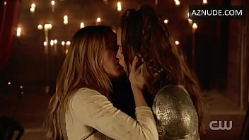 Preview 2 of Bawap Sex - caity lotz ledgends