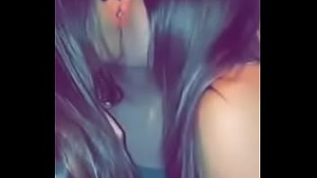 Preview 2 of Rial Rap Cctv Mobail Porn - NOVINHAS DANDO BEIJO TRIPLO