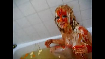 Preview 2 of Pragnate Delavery Xxx - Annie Body Messy Shower