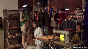 Preview 1 of 4kcum Com - Babe dp fucked in cut leggings in public