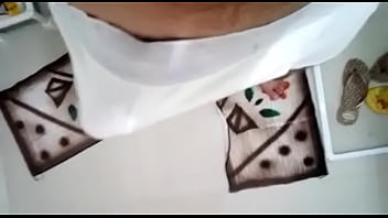 Preview 1 of Aliya Bhatiya - Exibindo o volume na cueca 2