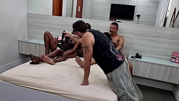 Preview 1 of Mom And Sun Sexi Vedio - Bastidores da grava&ccedil_&atilde_o da safada Melevola Black com a India Juju na maior putaria com muito anal
