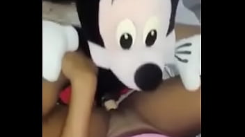 Preview 2 of Robin Hood - mi novia se penetra con el juguete que le puso a su peluche