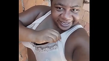 Preview 2 of Futanari Selfsuck - Pamelly tomando sol e se mostrando