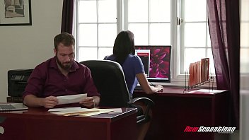 Preview 1 of Xxxxcfb - Office Boss Reagan Foxx Fucks To Distress