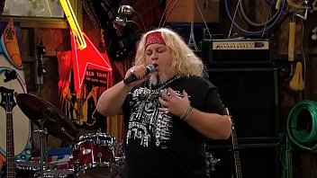 Preview 3 of Us Moms Xvideos - Uma Banda L&aacute_ em Casa UBLC S01E18 - Izzy Gonna Sing