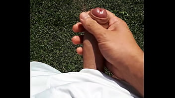 Preview 2 of Teen Bbc Slut - Puxando a bermuda de futebol e gozando