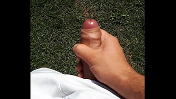 Preview 3 of Teen Bbc Slut - Puxando a bermuda de futebol e gozando