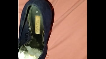 Preview 3 of Vol Harbvol Cord - Gozando escondido no sapato Scarpin Mariota da prima de madrugada!