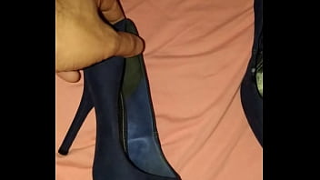 Preview 4 of Vol Harbvol Cord - Gozando escondido no sapato Scarpin Mariota da prima de madrugada!